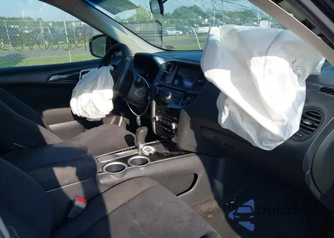 2013 Nissan Pathfinder S z USA, uszkodzony, nr VIN 5N1AR2MN4DC642250